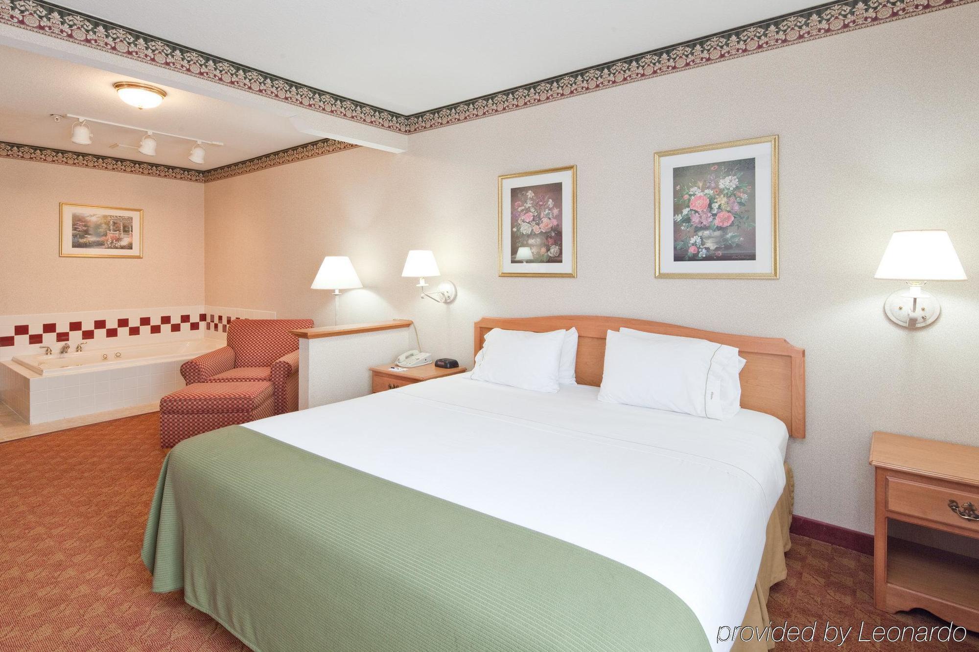 Holiday Inn Express Hotel & Suites Wauseon By Ihg Kamer foto