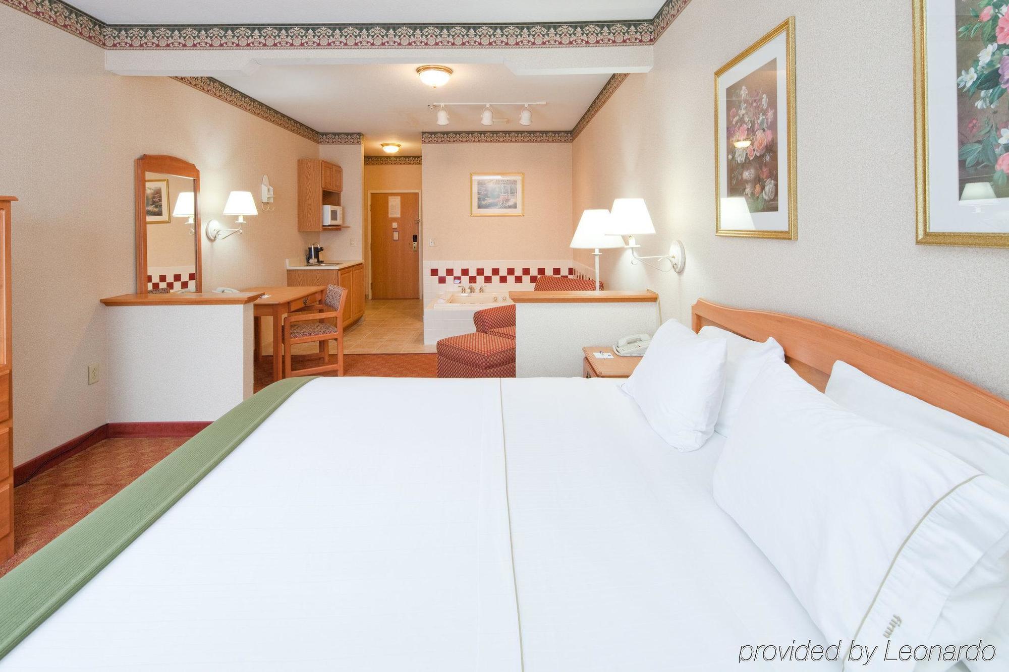 Holiday Inn Express Hotel & Suites Wauseon By Ihg Kamer foto